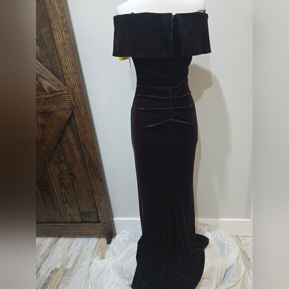 Xscape "Lori" Off The Shoulder Long Ruched Velvet Dress NWT size 6 Brown - Picture 4 of 5